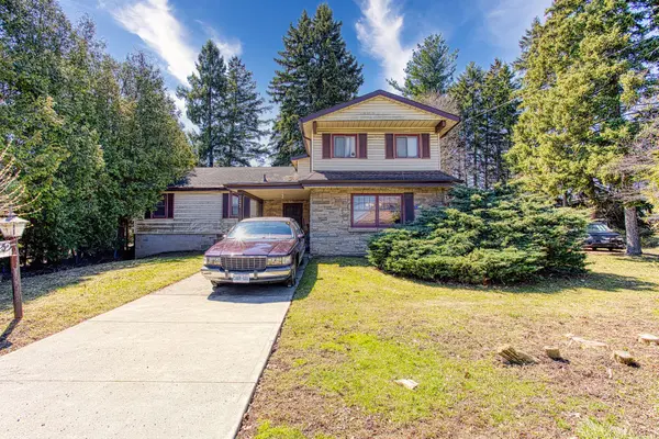 227 Stone Church RD W, Hamilton, ON L9B 1A2