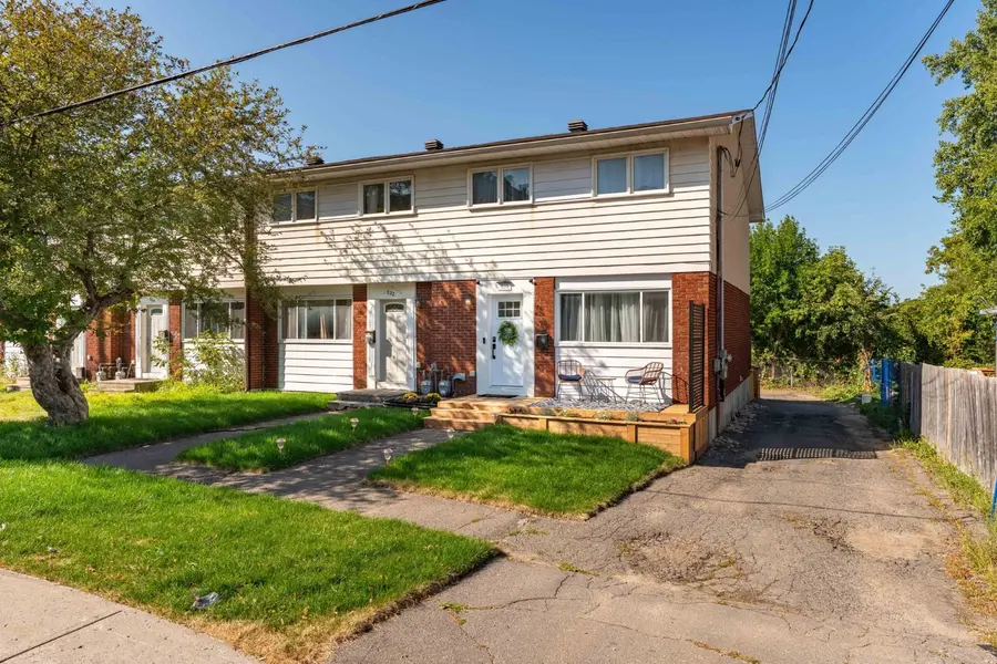 820 Grenon AVE, Britannia Heights - Queensway Terrace N And Area, ON K2B 6G2