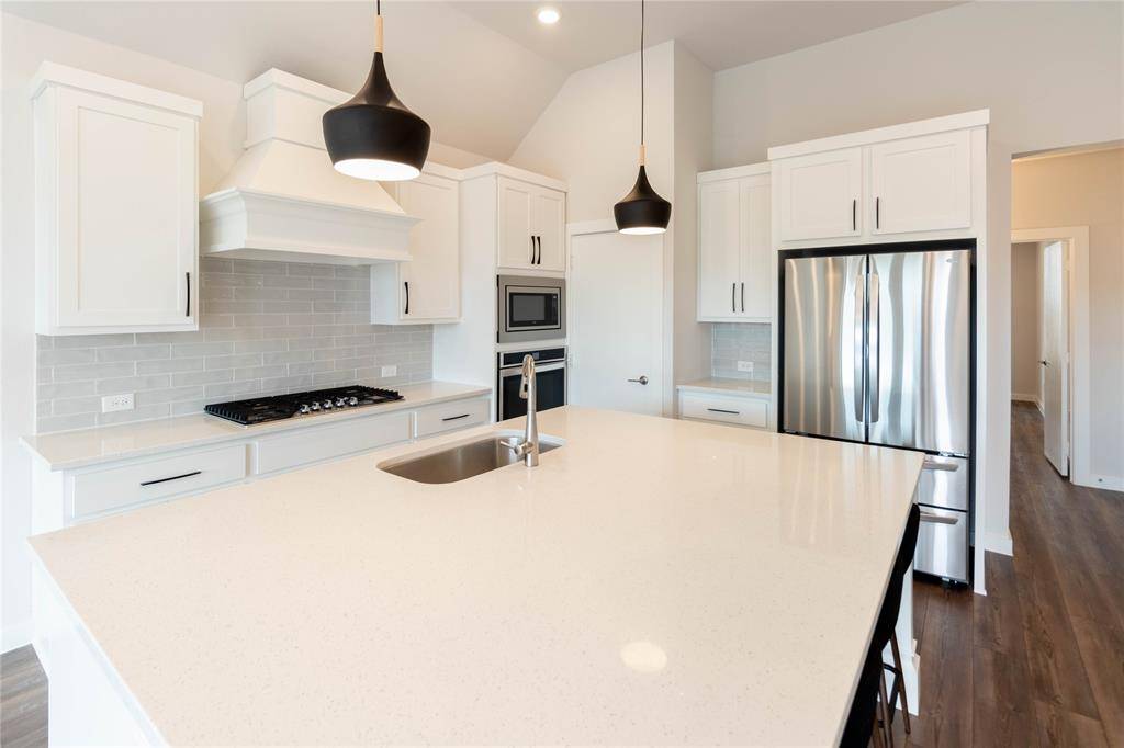 2348 Rook Drive, Dallas, TX 75211