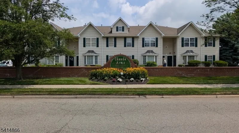 4 Chanda Ct, Clifton City, NJ 07012