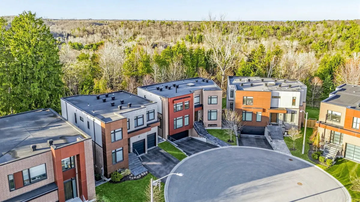 12 Elaine Lennox CT, Toronto E11, ON M1B 0C1