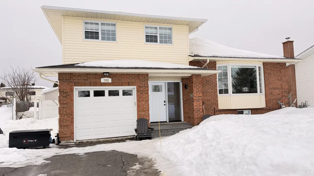 203 Malette CRES, Timmins, ON P4P 1C4