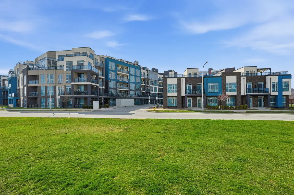 10 Concord PL #304, Grimsby, ON L3M 0G6