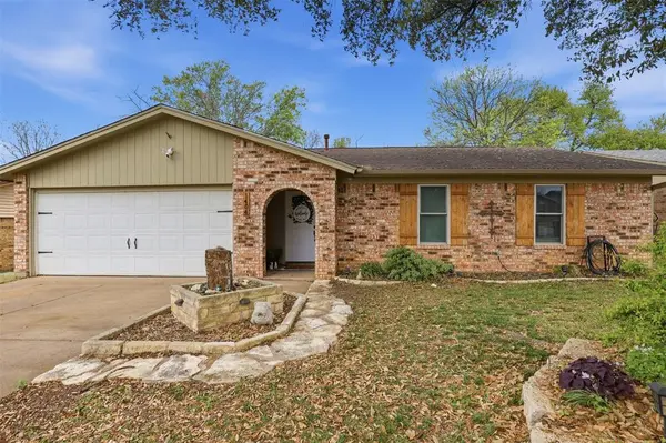 1404 Mimosa Street, Cleburne, TX 76033
