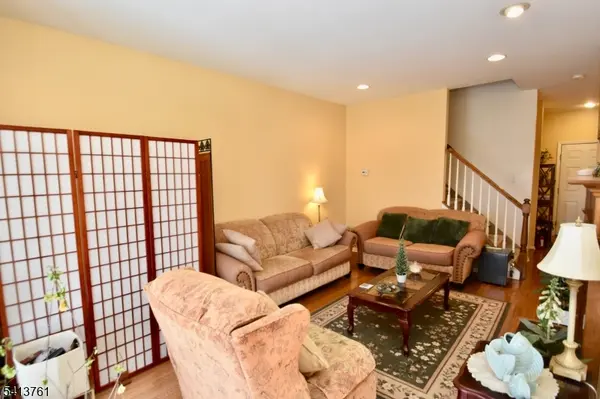 263 Ridge Dr, Pompton Lakes Boro, NJ 07442