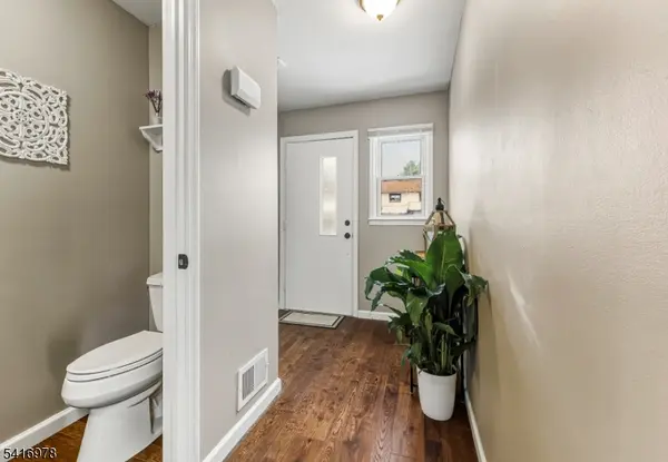 8 Chelsea Cir, Raritan Twp., NJ 08822