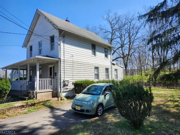 5 Locust St, Wanaque Boro, NJ 07420