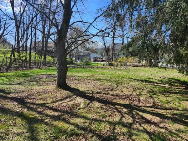 5 Locust St, Wanaque Boro, NJ 07420