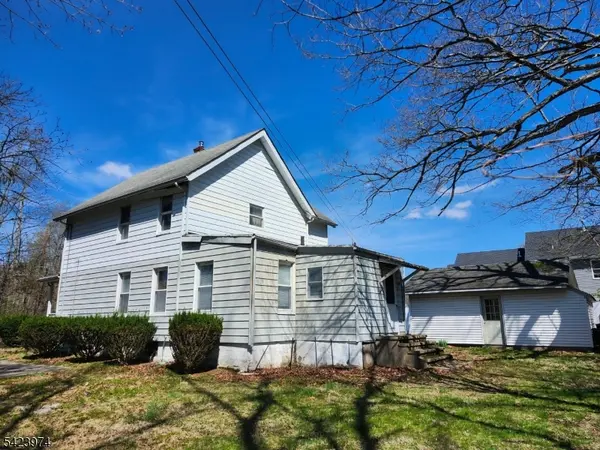 5 Locust St, Wanaque Boro, NJ 07420