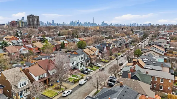 245 Lauder AVE, Toronto C03, ON M6E 3H5