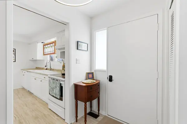 581 Arnhem DR, Oshawa, ON L1G 2J7