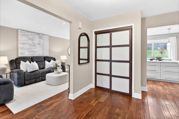 649 Dunn CRES, Pickering, ON L1W 3T4