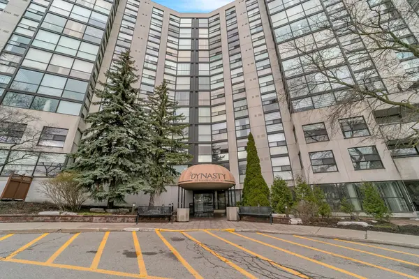 30 Harding BLVD W #806, Richmond Hill, ON L4C 9M3