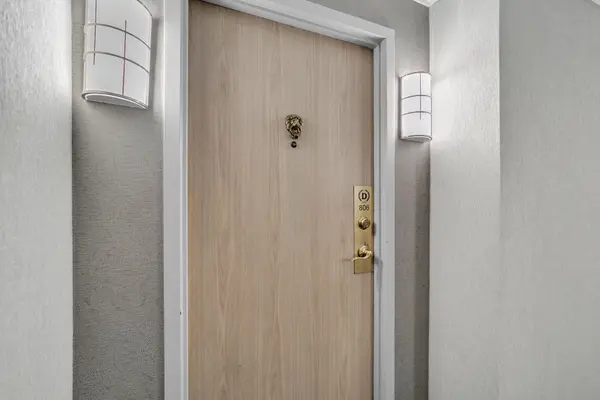 30 Harding BLVD W #806, Richmond Hill, ON L4C 9M3