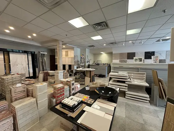 8111 Jane ST #4, Main Floor, Vaughan, ON L4K 4L7