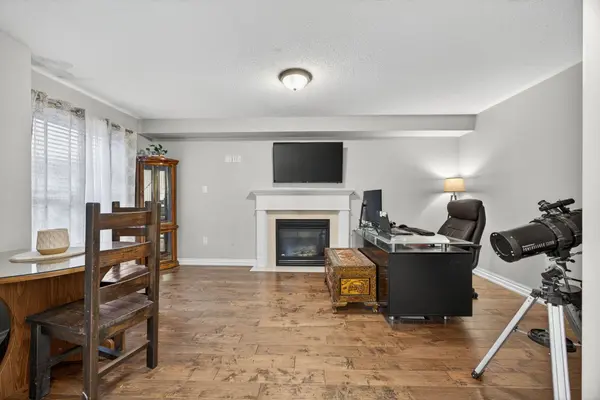 4 Dunnett DR, Barrie, ON L4N 0H8