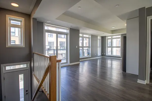 155 Canon Jackson DR ##205, Toronto W04, ON M6M 0E1