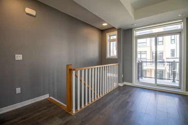 155 Canon Jackson DR ##205, Toronto W04, ON M6M 0E1