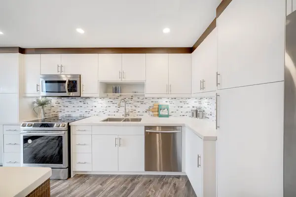 335 Mill RD #1406, Toronto W08, ON M9C 1Y6