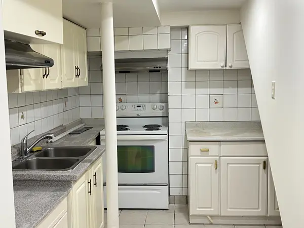 4813 Creditview RD #Basement, Mississauga, ON L5V 1H5