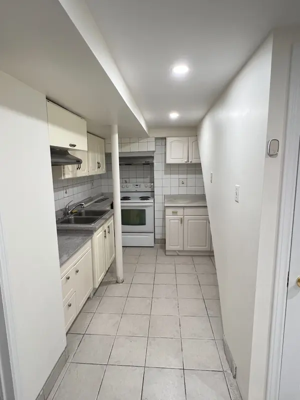 4813 Creditview RD #Basement, Mississauga, ON L5V 1H5