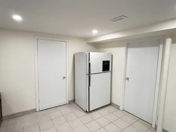 4813 Creditview RD #Basement, Mississauga, ON L5V 1H5