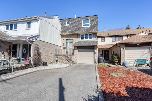 8 Amberwood SQ, Brampton, ON L6Z 1G3