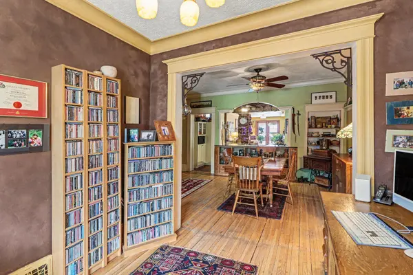 88 Pinhey ST, West Centre Town, ON K1Y 1T4