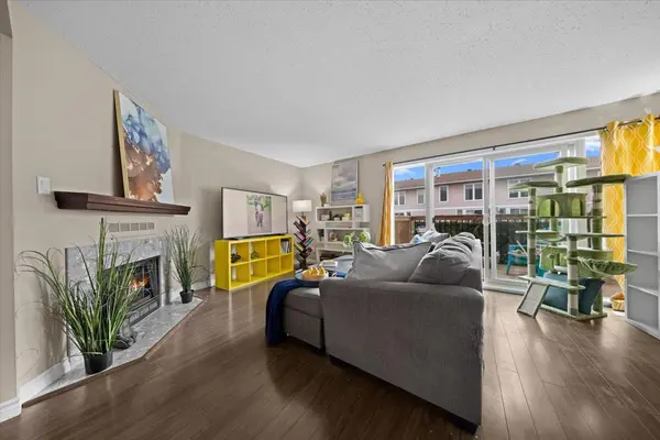 284 Dalehurst DR #D, Tanglewood - Grenfell Glen - Pineglen, ON K2G 4J5