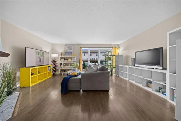 284 Dalehurst DR #D, Tanglewood - Grenfell Glen - Pineglen, ON K2G 4J5