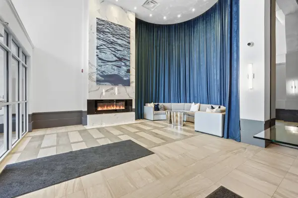 10 Concord PL #304, Grimsby, ON L3M 0G6