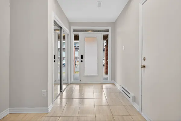 805 Kiniw Private, Manor Park - Cardinal Glen And Area, ON K1K 4Z4