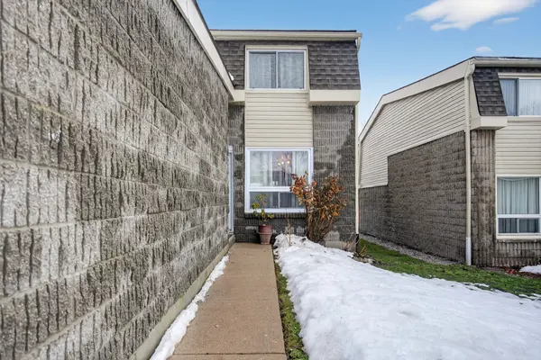 1460 Limberlost RD #8, London North, ON N6G 2C6