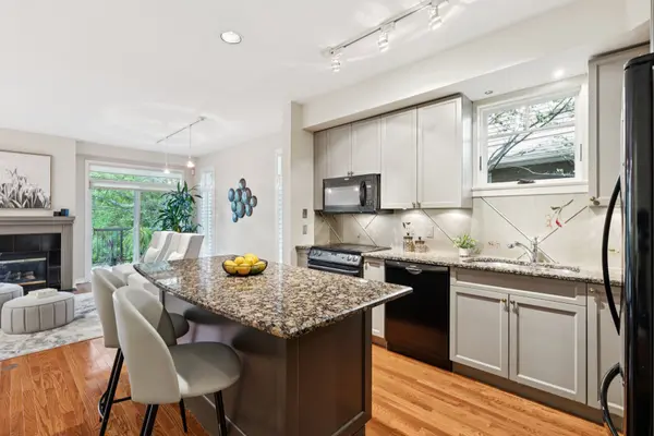 37 Creek's End LN, Crystal Bay - Rocky Point - Bayshore, ON K2H 1C7