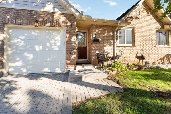 165 Main ST E #14, Grimsby, ON L3M 1P2