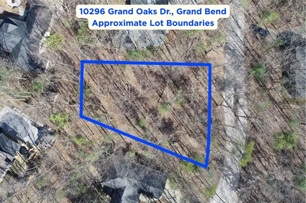 10296 Grand Oaks DR, Lambton Shores, ON N0M 1T0