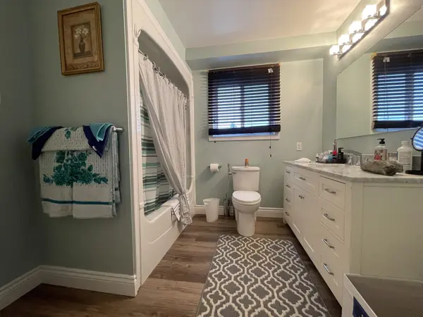 1974 Portage RD E #Main, Niagara Falls, ON L2J 4J7