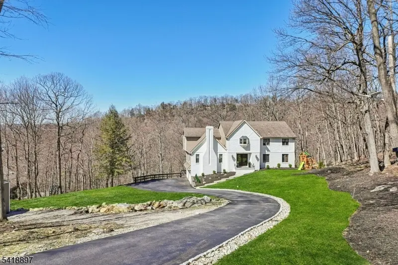 172 Miller Rd, Kinnelon Boro, NJ 07405