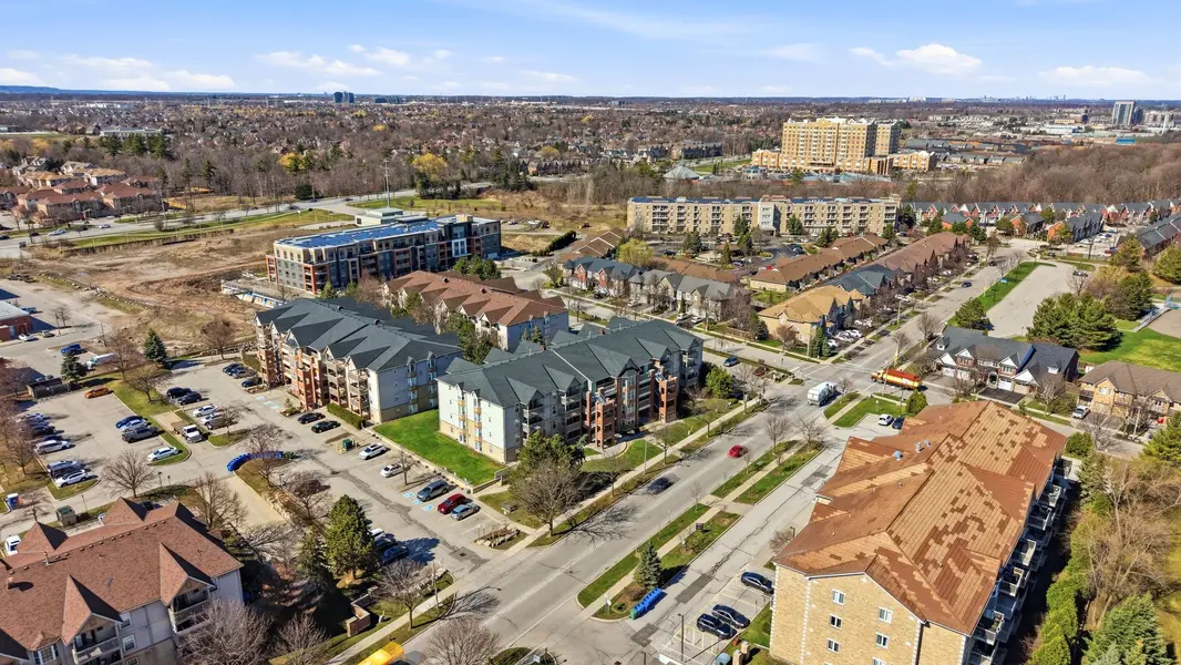 4015 Kilmer DR #111, Burlington, ON L7M 4M4