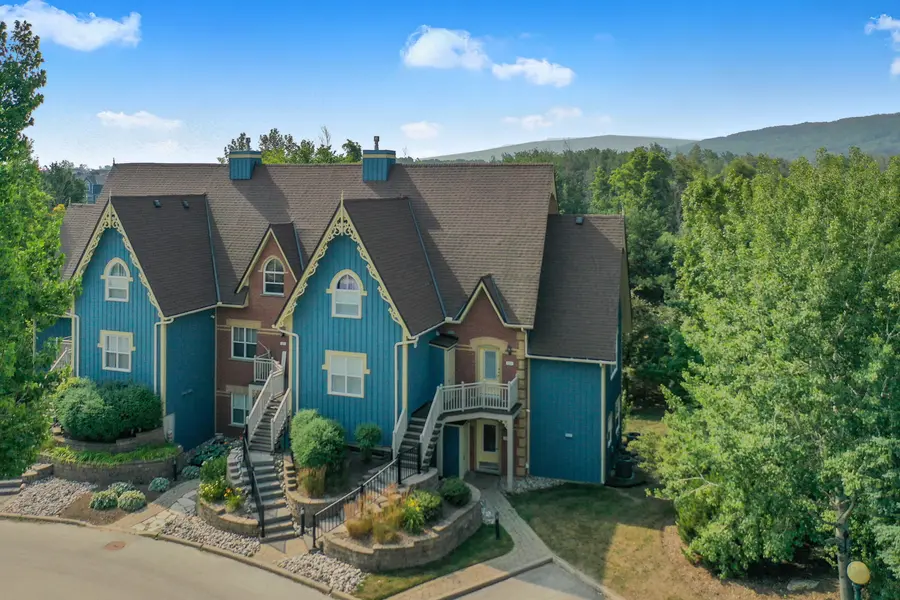 184 Snowbridge WAY #101, Blue Mountains, ON L9Y 0V1