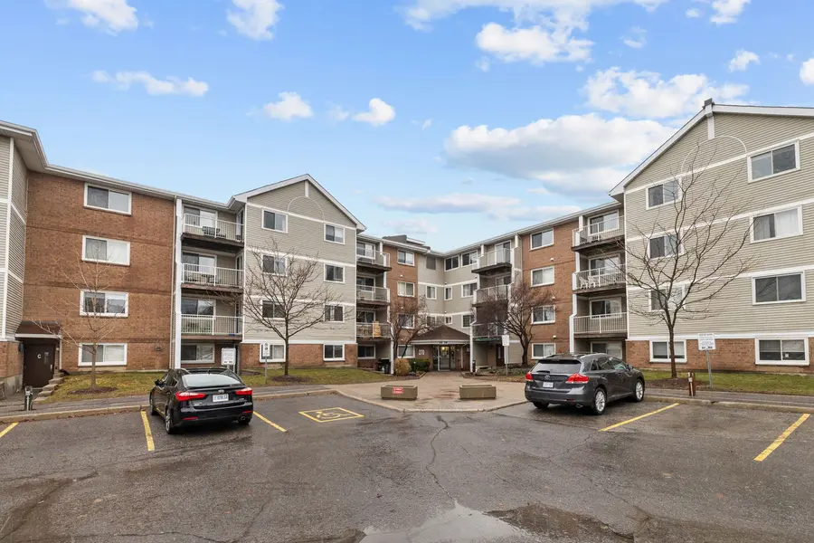 270 Brittany DR #214, Manor Park - Cardinal Glen And Area, ON K1K 4M3