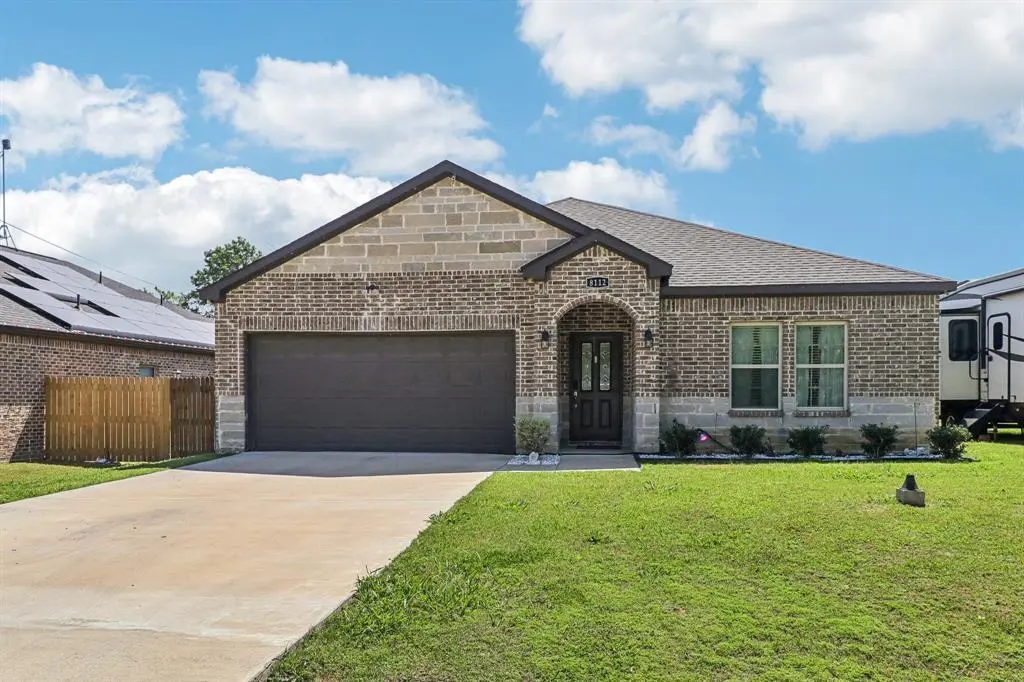 8112 Lakeshore Drive, Kemp, TX 75143