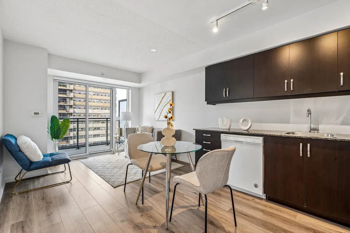 30 Meadowglen PL #1503, Toronto E09, ON M1G 0A6