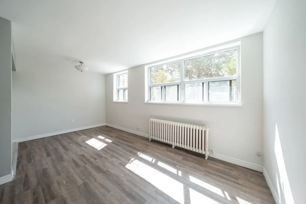 Address not disclosed, Burlington, ON L7R 2L4