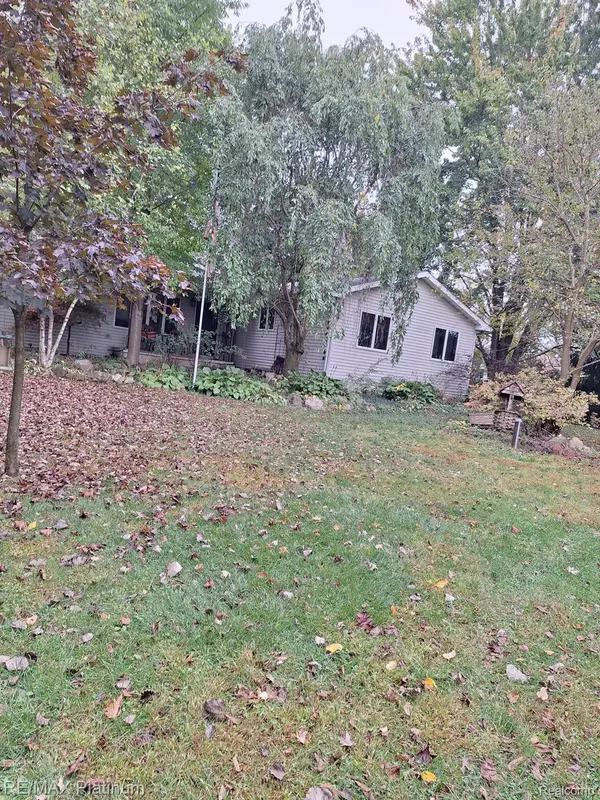 10209 Sargent RD, Handy Township, MI 48836