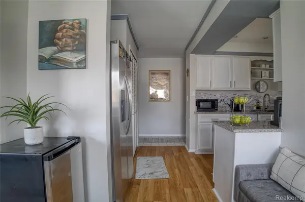 13513 Angela DR, Warren, MI 48088