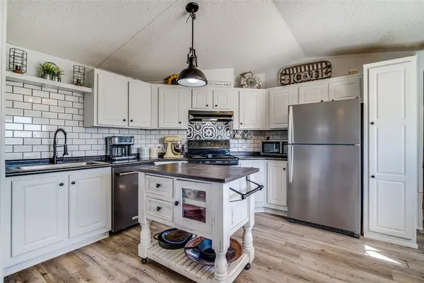 212 Farmhouse Road, Springtown, TX 76082