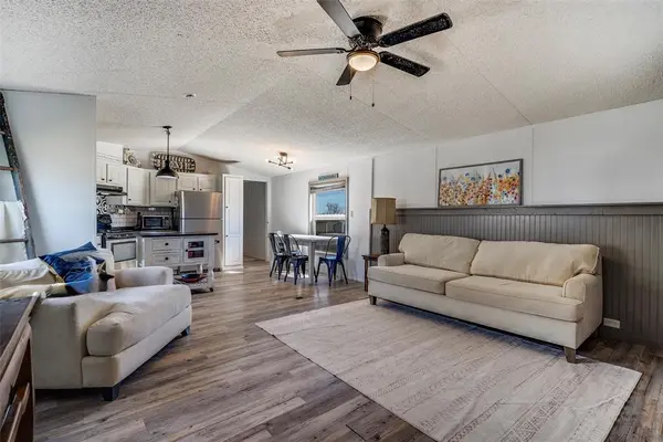 212 Farmhouse Road, Springtown, TX 76082