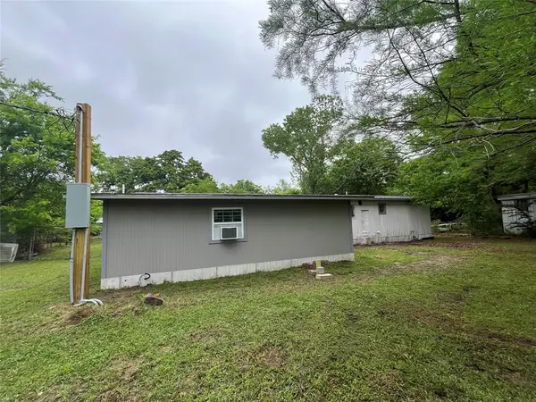 2445 Elmwood Drive, Wills Point, TX 75169