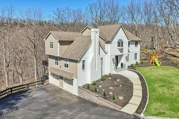 172 Miller Rd, Kinnelon Boro, NJ 07405